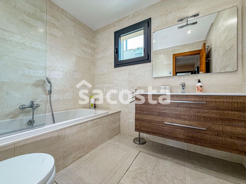 Foto 7b24e1e6-2401-4efa-a0bc-855640642b96. Casa adossada amb aparcament piscina a Santa Clotilde Lloret de Mar