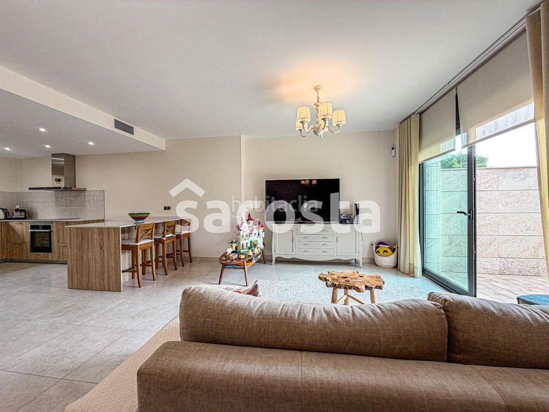 Foto a15cafd7-9ceb-4101-b748-eb6172750985. Casa adossada amb aparcament piscina a Santa Clotilde Lloret de Mar