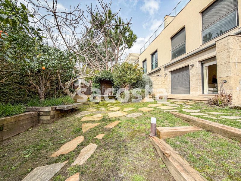 Foto c2858d39-3d2c-467f-8d07-2cfb32e8be05. Casa adossada amb aparcament piscina a Santa Clotilde Lloret de Mar