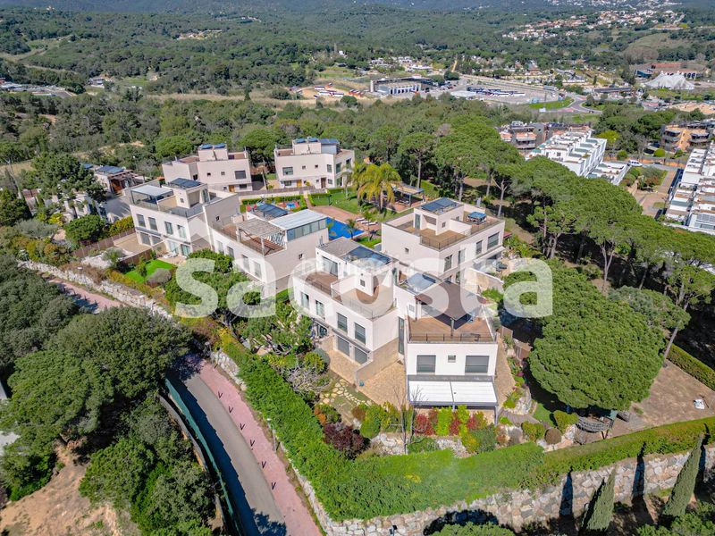 Foto fff086ec-a2a7-4b73-b66d-0e0070e18f59. Casa adossada amb aparcament piscina a Santa Clotilde Lloret de Mar