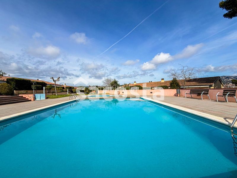 Foto 79ccabd7-846c-4dba-8c72-8e59aa1600d4. Casa adossada amb calefacció aparcament piscina a Lloret de Mar