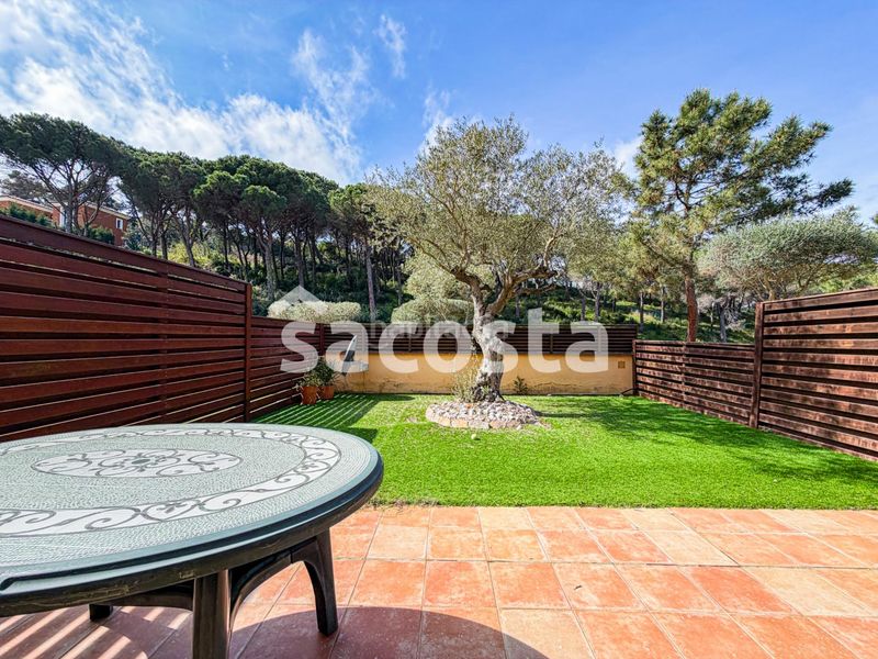 Foto 8bf8754e-3ceb-4163-aecc-439d62bc09e2. Casa adossada amb calefacció aparcament piscina a Lloret de Mar