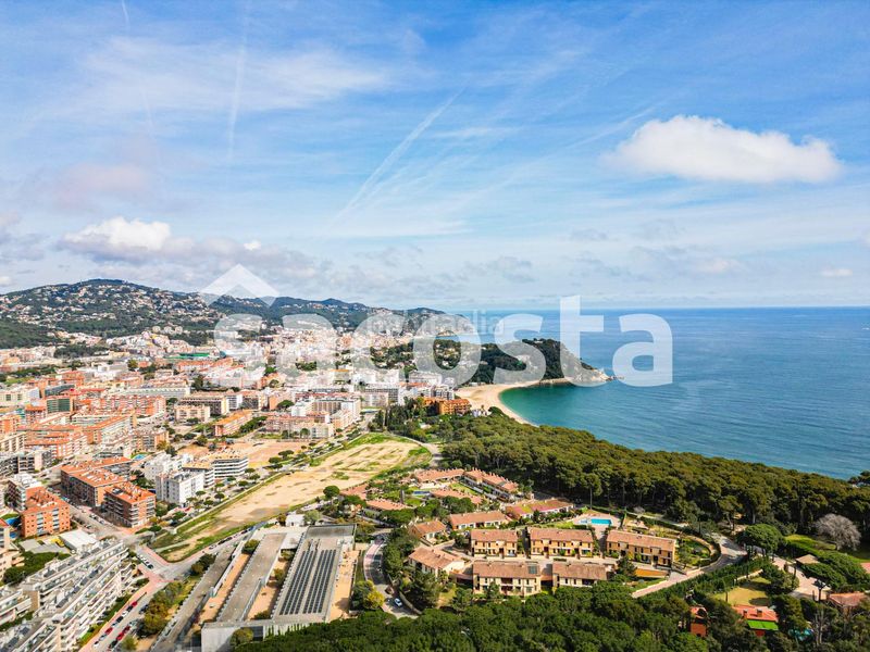 Foto ab57bbd8-56cc-4860-b7f0-dcd1bcb4b1eb. Casa adossada amb calefacció aparcament piscina a Lloret de Mar