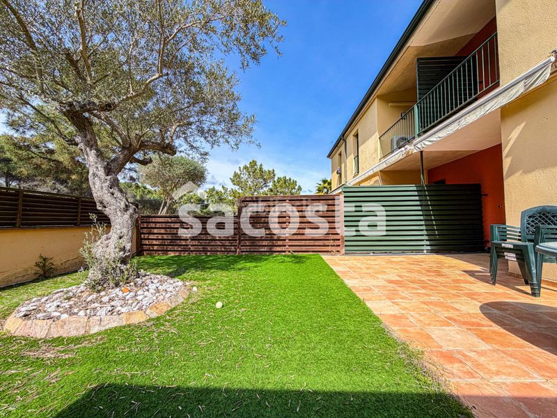 Foto cbfd1421-9f43-42d8-8cff-a493debcf538. Casa adossada amb calefacció aparcament piscina a Lloret de Mar
