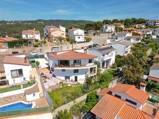 Maison à Mas Romeu. Amplia casa con gran potencial en mas romeu, lloret de mar