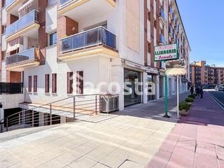 Local Comercial a Fenals. Gran oportunidad en fenals! local comercial esquinero con salida