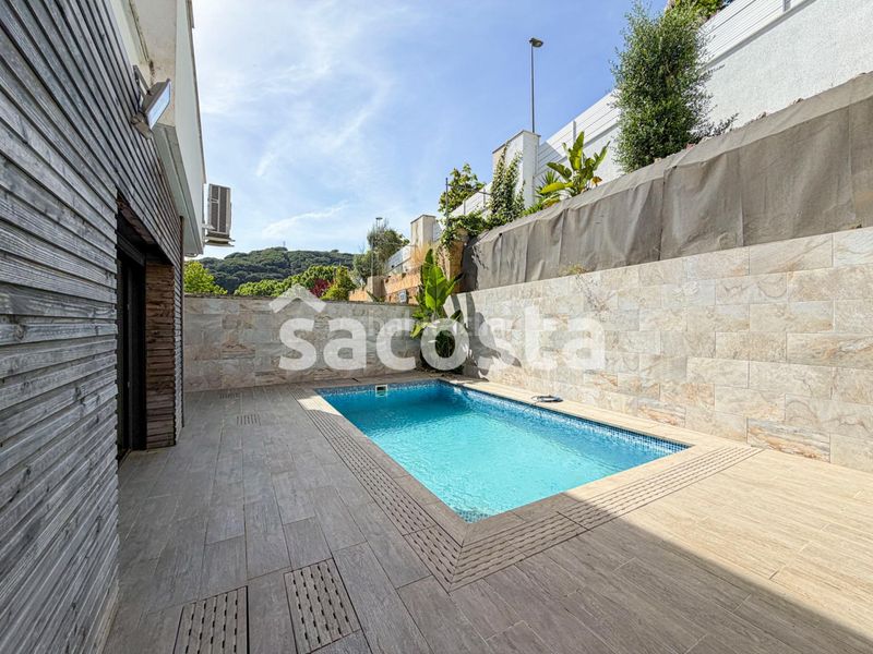 Foto 1498ecaf-bcb6-4abd-a6ce-8485eb67f2f1. Casa adossada amb calefacció aparcament piscina a Canet de Mar