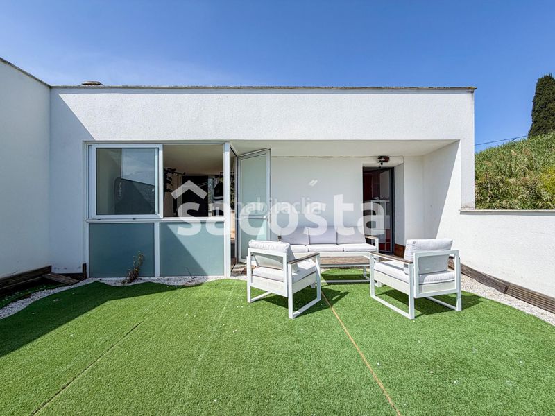 Foto 194c6627-9123-4336-933c-72c210cd0fa6. Casa adossada amb calefacció aparcament piscina a Canet de Mar