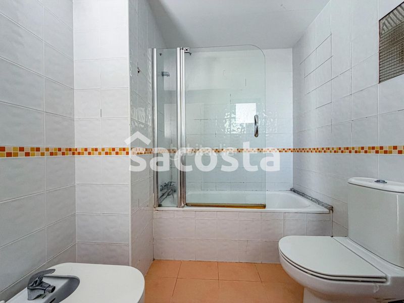 Foto 427a9d0d-c253-41bf-baf3-9858f6983e6f. Casa adossada amb calefacció aparcament piscina a Canet de Mar