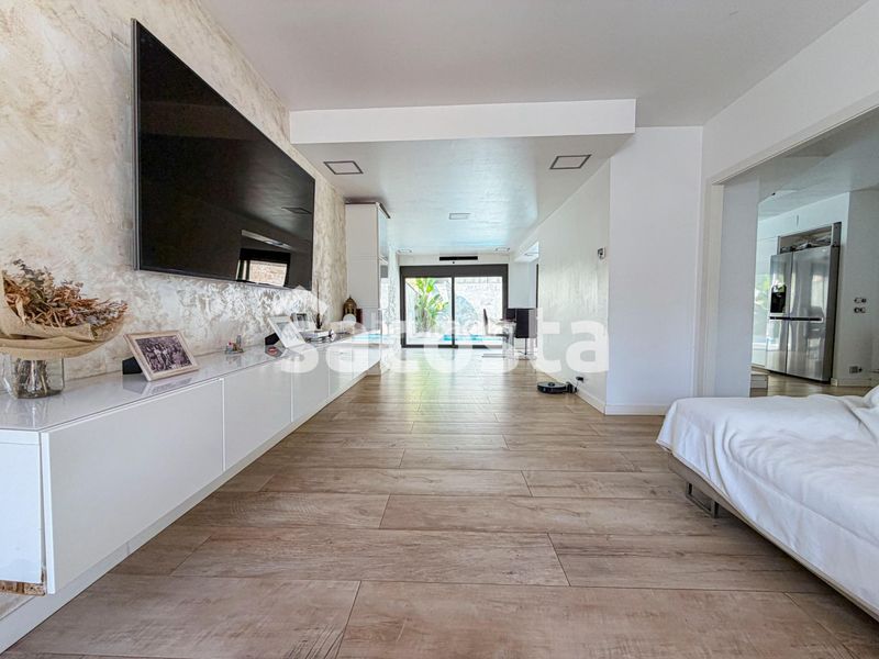 Foto fa9fbd74-3a03-457d-a6a0-52ba6258bf12. Casa adossada amb calefacció aparcament piscina a Canet de Mar