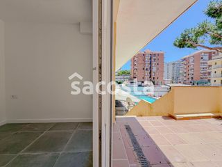 Apartment in Els Pins. Apartamento con amplia terraza, ideal como inversión o vivienda