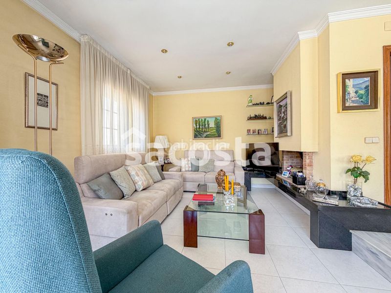 Foto 0550630b-113d-4a02-80ff-6c25bfce7558. Casa adossada amb calefacció aparcament a Centre Pineda de Mar