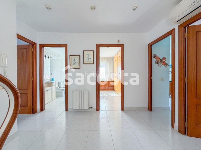 Foto 14cd5d70-197f-48ea-ae63-db6b5c075fc3. Casa adossada amb calefacció aparcament a Centre Pineda de Mar