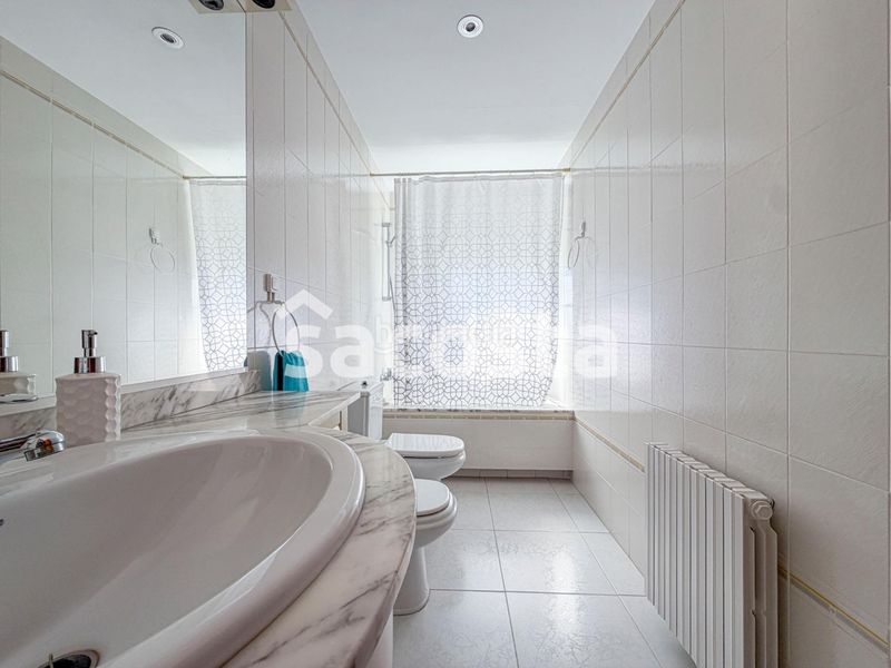 Foto a8dd2c84-8481-4b2d-8591-5c8750733ba2. Casa adossada amb calefacció aparcament a Centre Pineda de Mar