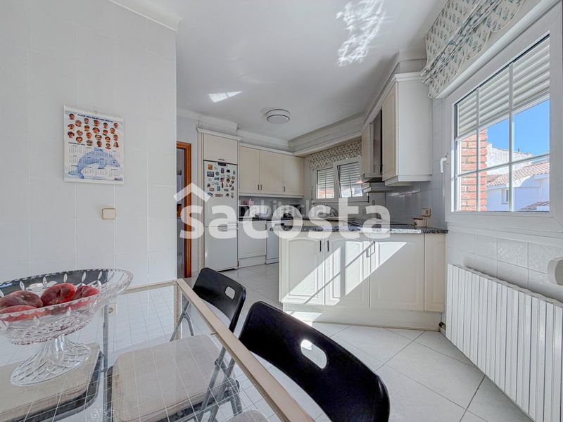 Foto f7f57c8d-4688-41bd-be50-b6410525791c. Casa adossada amb calefacció aparcament a Centre Pineda de Mar