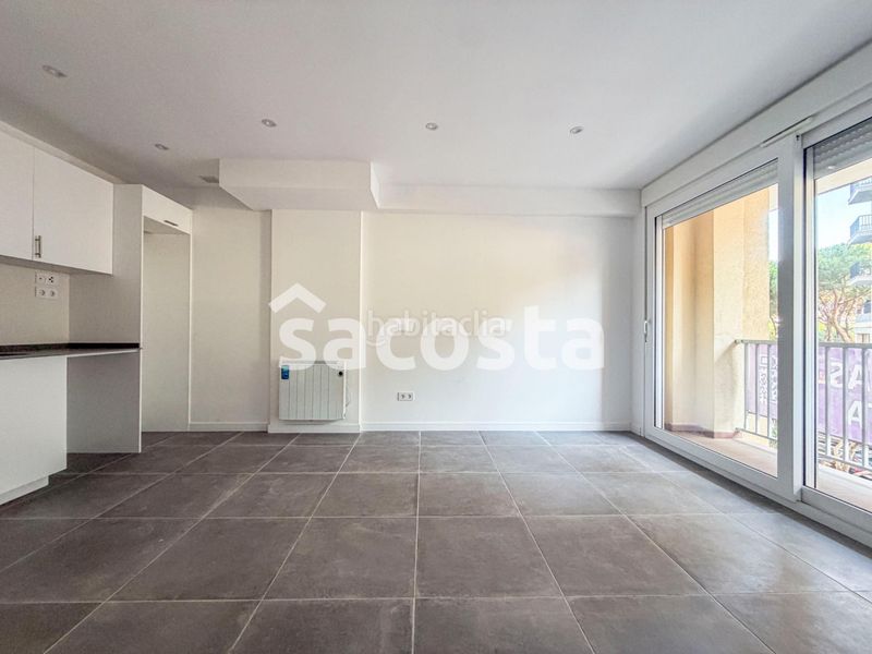 Foto dba2143c-a790-48ad-b06e-86200fc98616. Flat with pool in Els Pins Blanes