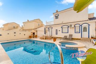Chalet  Avinguda de noruega. Fabulosa villa en gran alacant que dispone de 5 habitaciones dob