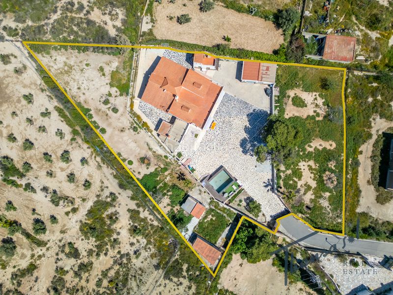 Foto 0301dfbd-f1c5-4143-96e9-663ac341a06d. Masia amb xemeneia calefacció aparcament piscina a Alicante