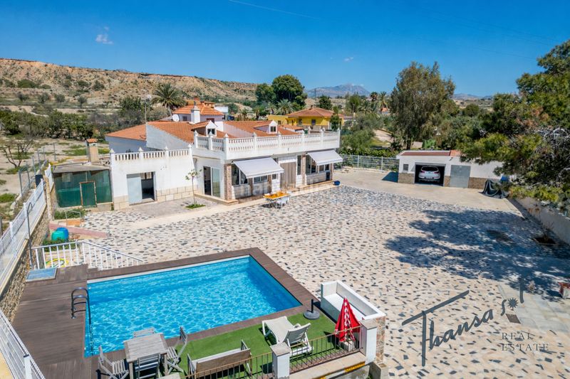 Foto 0911e655-b387-44fd-a388-33a6b42495bf. Masia amb xemeneia calefacció aparcament piscina a Alicante