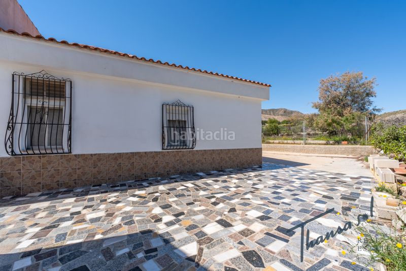 Foto 0add7032-524f-40d6-b469-2f57718f9740. Masia amb xemeneia calefacció aparcament piscina a Alicante