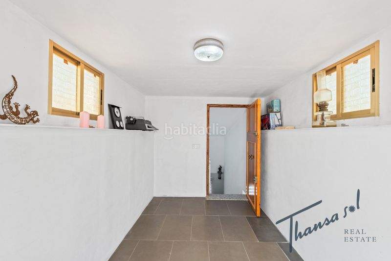 Foto 2a2107bf-b04b-4c85-a6ef-f6da36a0810c. Masia amb xemeneia calefacció aparcament piscina a Alicante