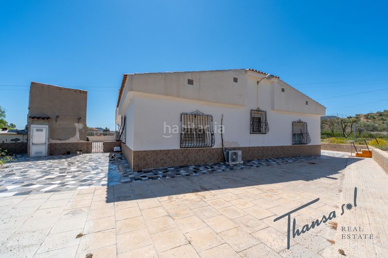 Foto 30ada6f0-c572-4f97-8b4e-511b4fb42b2a. Masia amb xemeneia calefacció aparcament piscina a Alicante