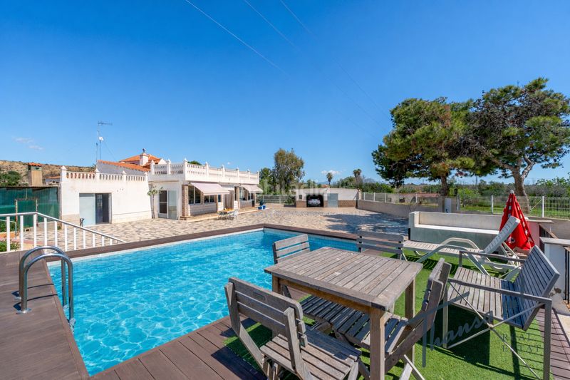 Foto 324138b3-5ff9-48fd-a88c-9feec076c314. Masia amb xemeneia calefacció aparcament piscina a Alicante