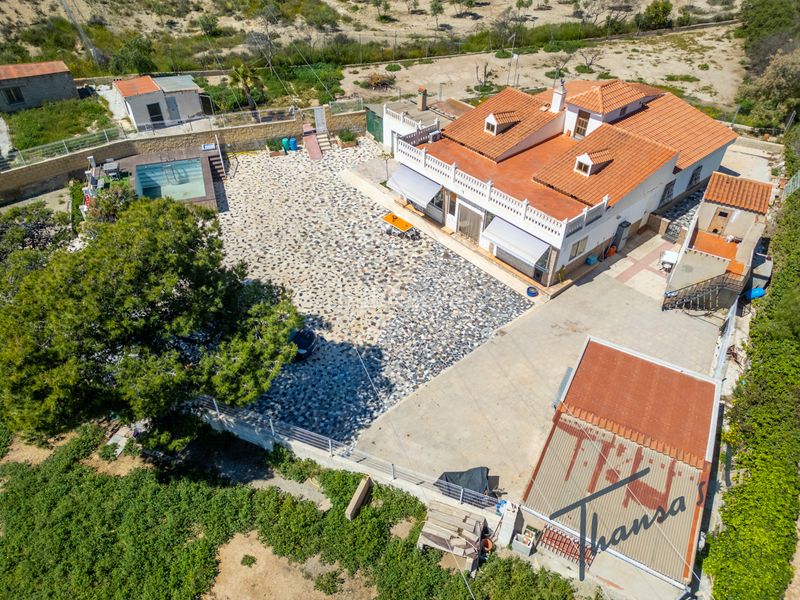 Foto 4fe4c950-0028-4d3b-a020-f1f449ee7c0d. Masia amb xemeneia calefacció aparcament piscina a Alicante