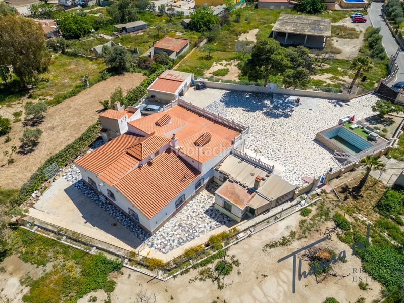 Foto 5b0f92d6-22ff-47b6-a040-3876307c4ca4. Masia amb xemeneia calefacció aparcament piscina a Alicante