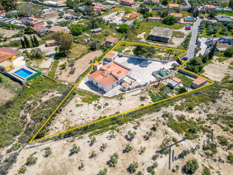 Foto 7a653697-e77a-4996-82c6-d01b7429b446. Masia amb xemeneia calefacció aparcament piscina a Alicante