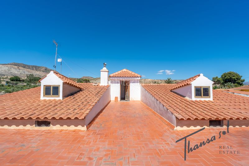 Foto 98439034-db03-4148-b9a8-649588bb4c39. Masia amb xemeneia calefacció aparcament piscina a Alicante