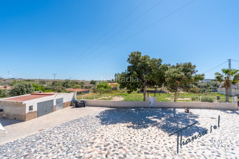 Foto ea41d330-3654-4a56-8630-fc10b425bda5. Masia amb xemeneia calefacció aparcament piscina a Alicante