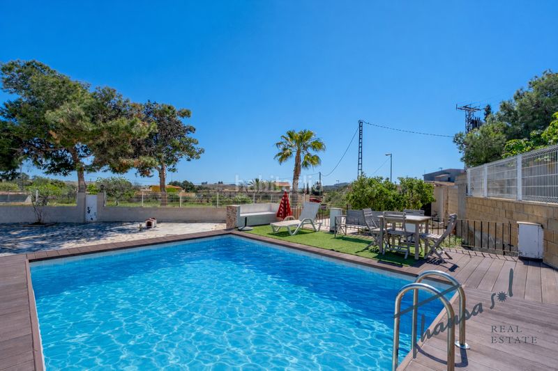 Foto ef2de561-9135-401b-b338-6af755daffe5. Masia amb xemeneia calefacció aparcament piscina a Alicante