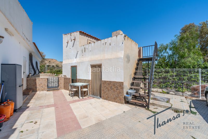 Foto f84cbd84-7216-43d5-a142-bcb8860b253f. Masia amb xemeneia calefacció aparcament piscina a Alicante