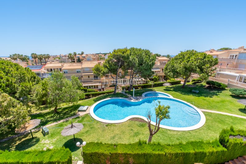 Foto 59830765-901a-4ada-8a26-713377139f69. Casa adossada amb xemeneia calefacció aparcament piscina a Alicante