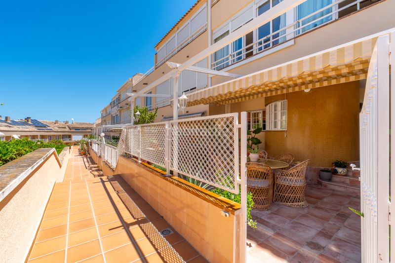 Foto b789f617-8513-4d98-9981-1b3a116c38e5. Casa adossada amb xemeneia calefacció aparcament piscina a Alicante