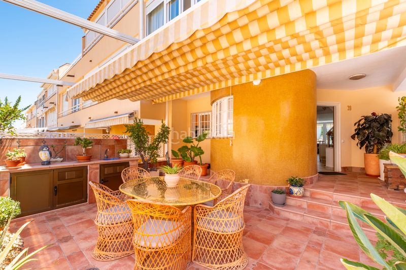 Foto ed108c75-84ef-430e-8683-a9e518d24f26. Casa adossada amb xemeneia calefacció aparcament piscina a Alicante