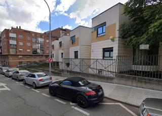 Lloguer Aparcament cotxe a Barrio Blanco. Garaje en alquiler en pizarrales.