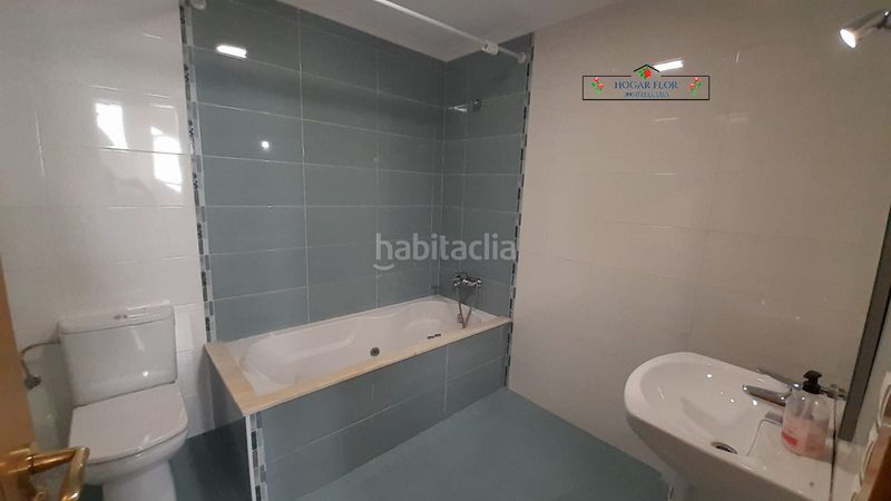 Foto 3cebbb38-d118-4944-b6c7-e42a4420aac9. Casa a schiera con riscaldamento parcheggio piscina in Villares de la Reina
