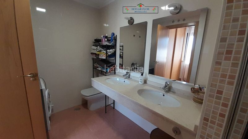 Foto 53d953f2-3c00-4a0e-9c4f-237782d6c9c2. Casa a schiera con riscaldamento parcheggio piscina in Villares de la Reina