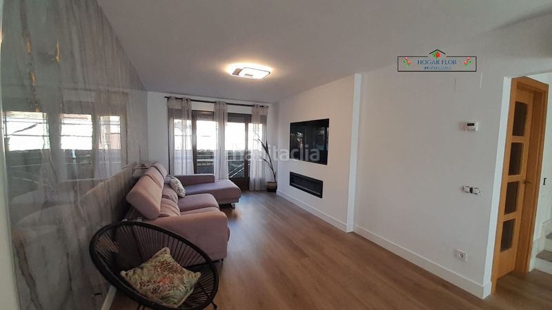 Foto 573b9e45-f954-4f61-9a33-d9bf24e08659. Casa a schiera con riscaldamento parcheggio piscina in Villares de la Reina