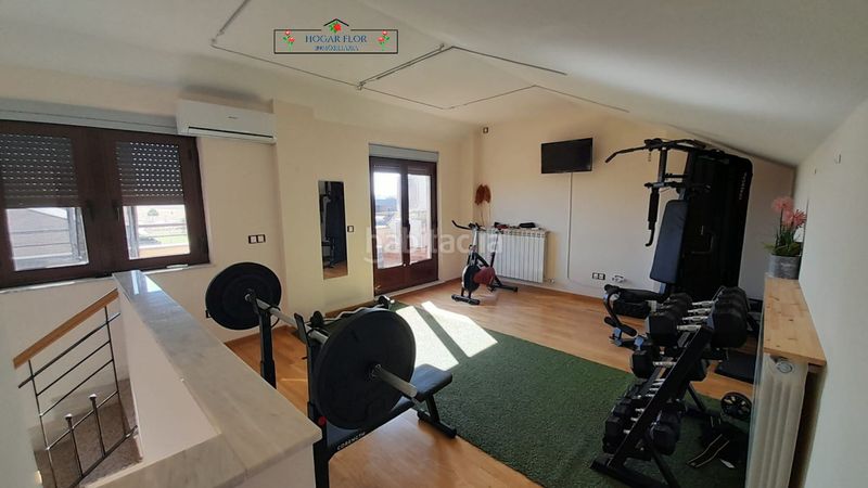 Foto d9beeee8-8aa8-4616-8d31-249b02c83c1a. Casa a schiera con riscaldamento parcheggio piscina in Villares de la Reina