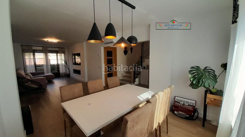 Foto f570fd91-ab4b-4355-b162-d3812bfe6b98. Casa a schiera con riscaldamento parcheggio piscina in Villares de la Reina