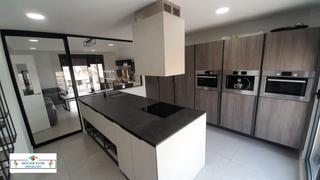 Chalet in Carrascal de Barregas. Chalet en venta en urbanización  peñasolana, 4 dormitorios.