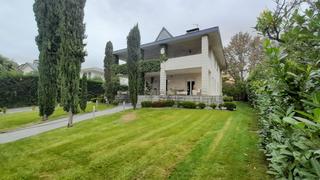 Chalet en Santa Marta de Tormes. Chalet en venta en urbanización  valdelagua, 5 dormitorios.