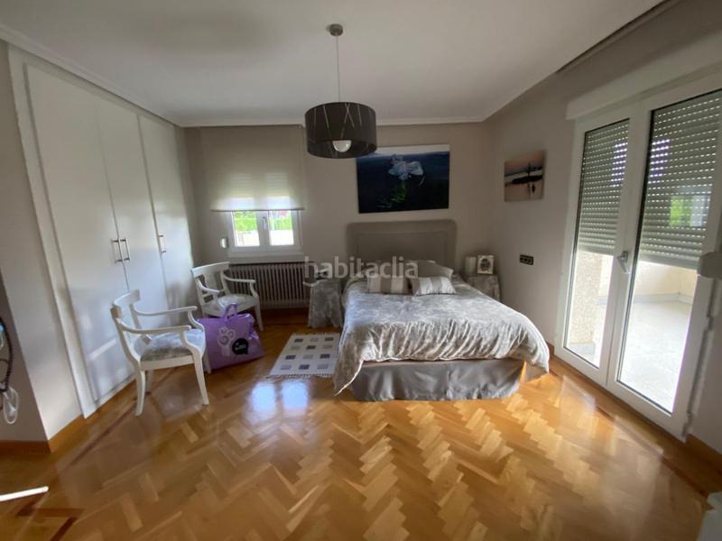 Foto cbf385ae-631c-4e64-a8d9-7c959e1a56f5. Chalet  en venta en urbanización valdelagua, 5 dormitorios. en Santa Marta de Tormes