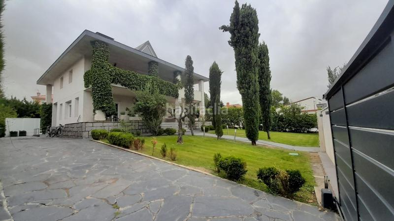 Foto cef8637c-a872-457f-8388-35c86bdab0e0. Chalet  en venta en urbanización valdelagua, 5 dormitorios. en Santa Marta de Tormes