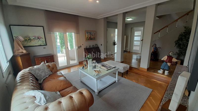 Foto d667d259-6fe5-42d6-8184-9e801a3d0f5f. Chalet  en venta en urbanización valdelagua, 5 dormitorios. en Santa Marta de Tormes