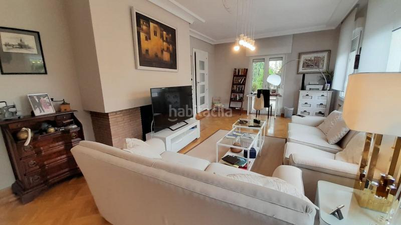 Foto eec88c5e-efca-42a4-8659-4d7d7970a555. Chalet  en venta en urbanización valdelagua, 5 dormitorios. en Santa Marta de Tormes