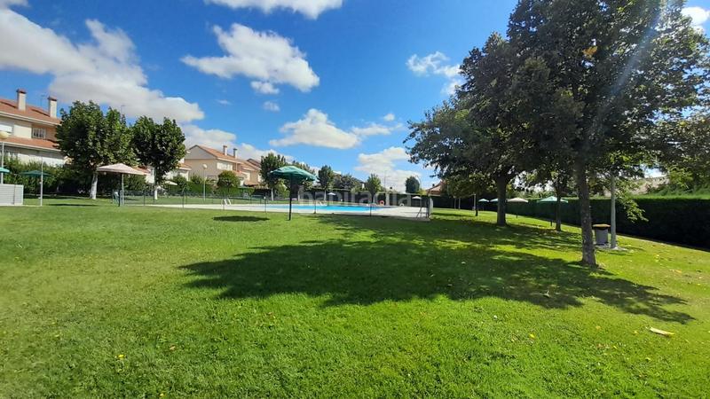 Foto f59bce85-c0d7-4448-9d89-d90587421956. Chalet avec chauffage parking piscine dans Villamayor